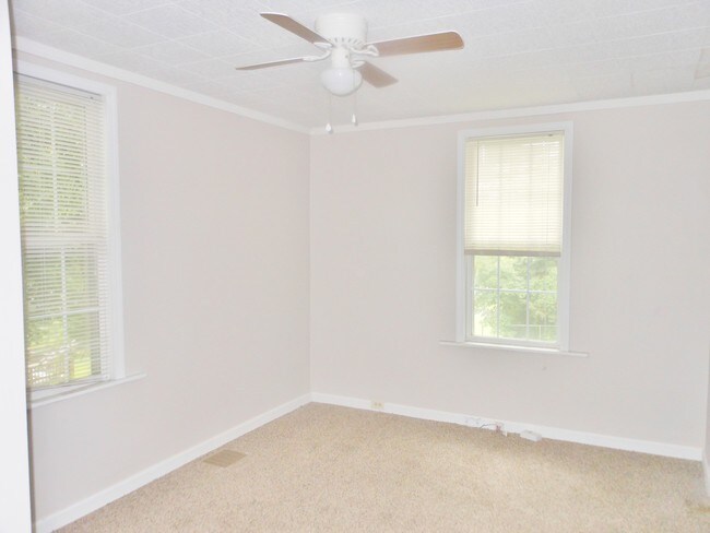 Building Photo - 130 School St