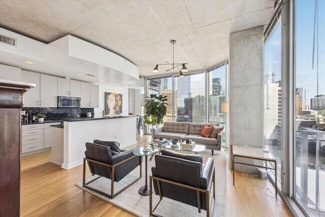 Building Photo - 360 Nueces St