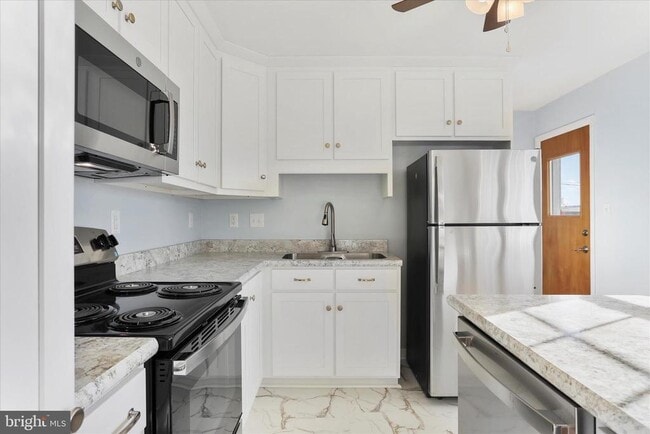 Building Photo - 855 Anthony Ave