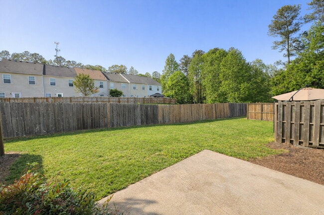Building Photo - Charming 3bed Cumming Townhome with Walking Trail