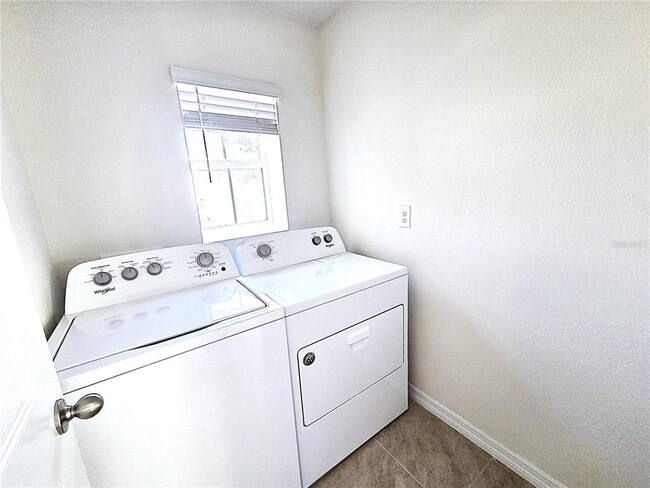 Building Photo - 12183 High Rock Wy