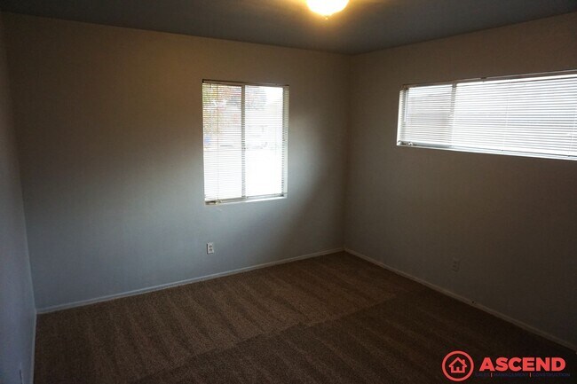 Building Photo - 2112 Kingston Pl