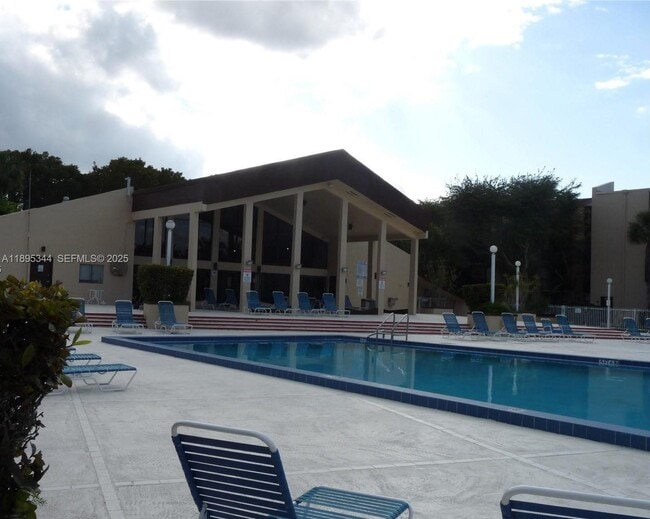 Building Photo - 14501 N Kendall Dr