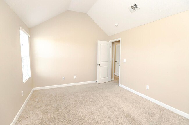 Building Photo - 4 Bedroom 2.5 Bath in Grovetown!