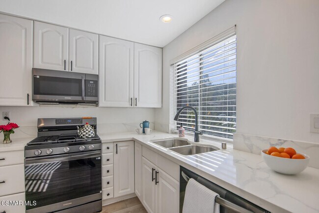 Building Photo - 31555 Lindero Canyon Rd