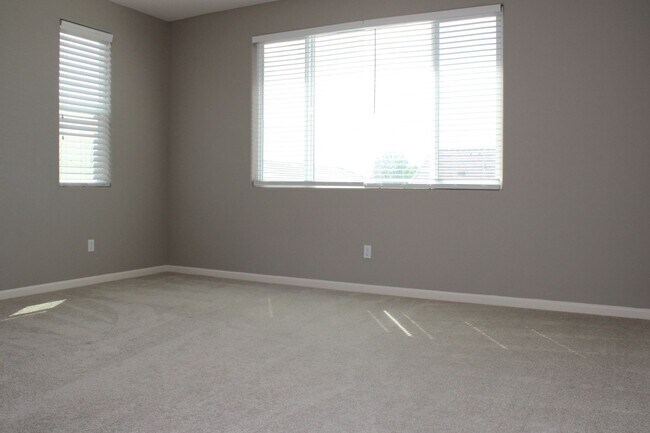 Building Photo - 170 Dnieper River Way