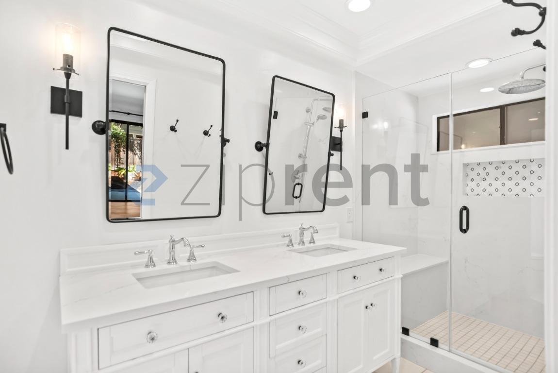 Building Photo - Unit
