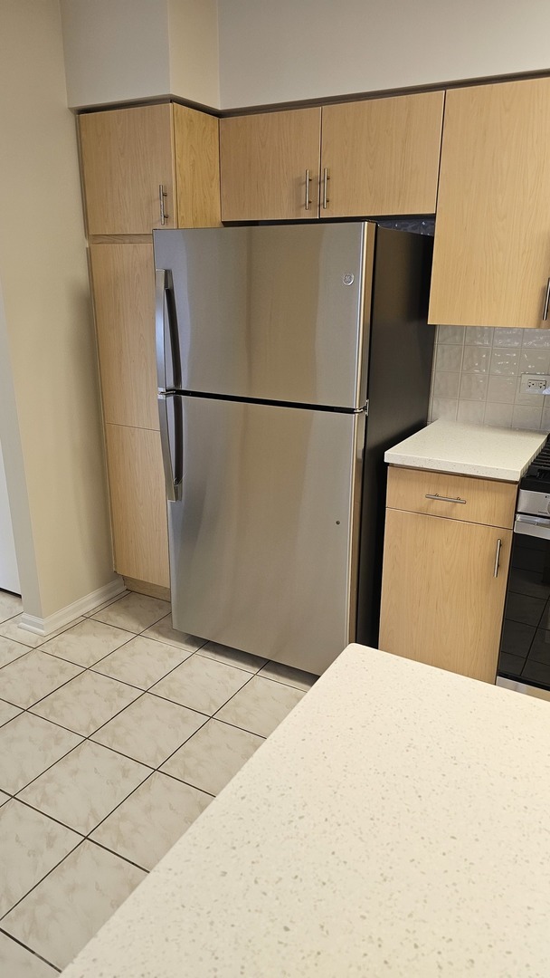 Building Photo - 675 Pearson St