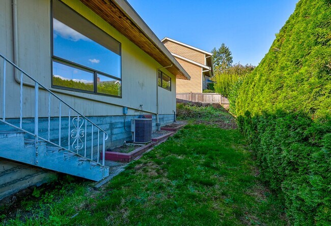 Building Photo - Updated 2 Bedroom House in Magnolia