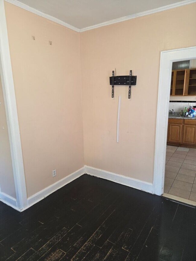 Building Photo - 24 Valley St