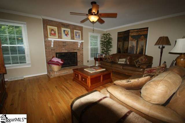 Building Photo - 4 Bedroom /2.5 Bath in Greer !! Minutes from Downtown Greer