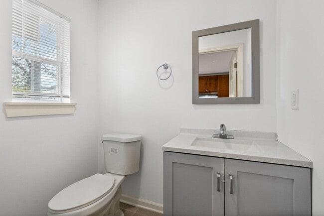 Building Photo - Spacious Rental - Minutes from Downtown Nashville!