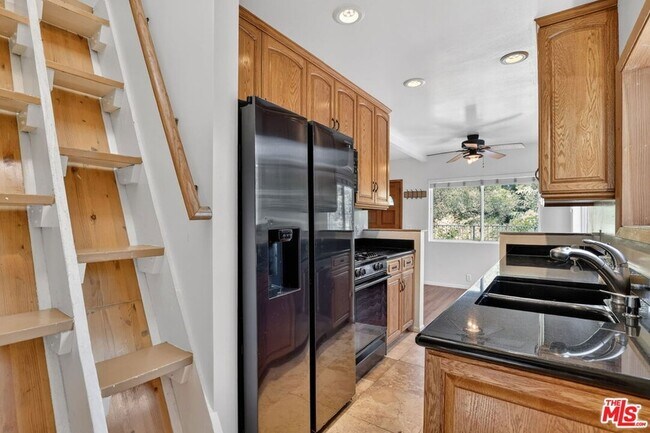 Building Photo - 21549 Summit Trail