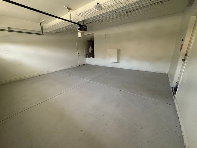 Building Photo - 2460 Avis Ct