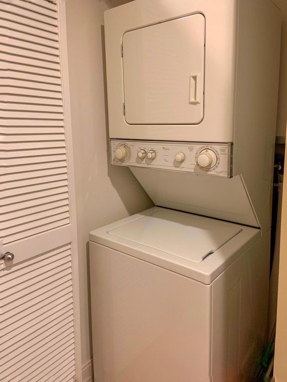 Building Photo - 60 E Monroe St