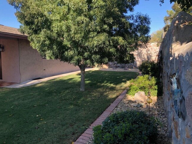 Building Photo - 230 Stern Dr