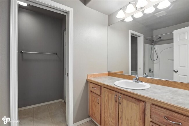 Building Photo - Charming 2BD/2BA Condo!