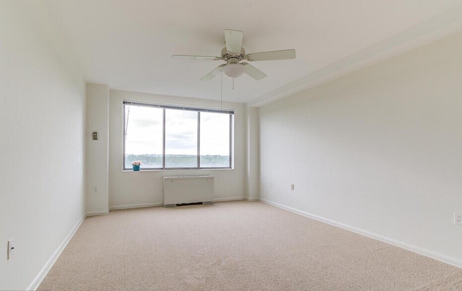 Building Photo - 10201 Grosvenor Pl