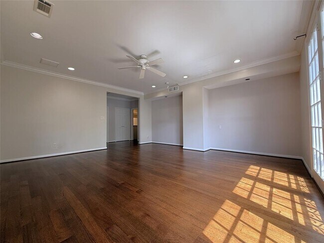 Building Photo - 2813 Saint St