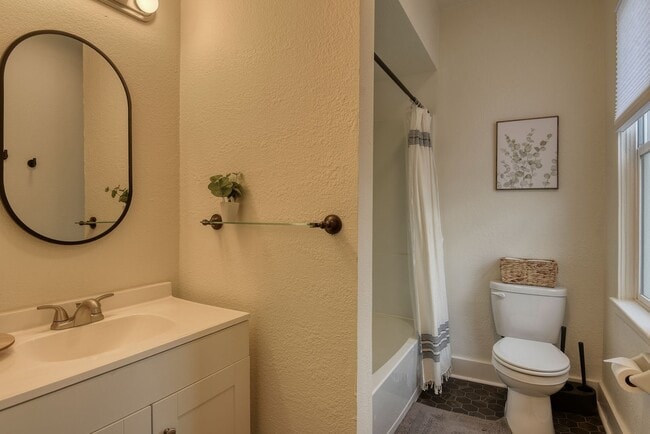 Building Photo - Comfortable Spokane Rental Near Parks & Downtown