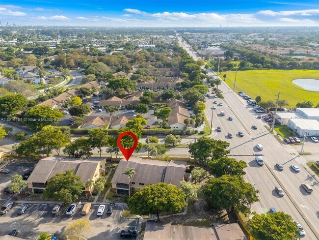 Building Photo - 3065 N Oakland Forest Dr