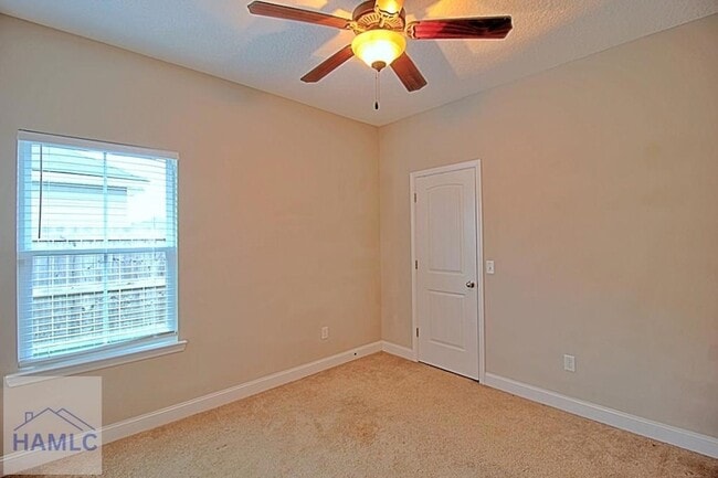 Building Photo - 582 Burke Dr