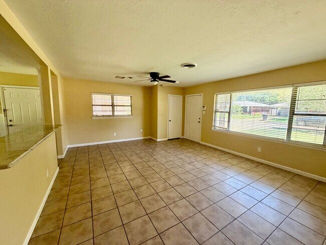 Building Photo - Move-In Ready in Shreveport - Anderson Island Subdivision - 3 br 1.5 ba home for lease