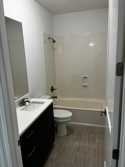 Building Photo - 115 Alley Ln