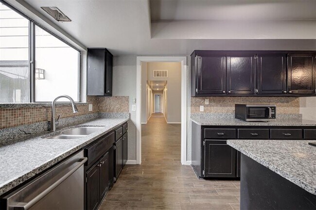 Building Photo - 2301 Tredington Way