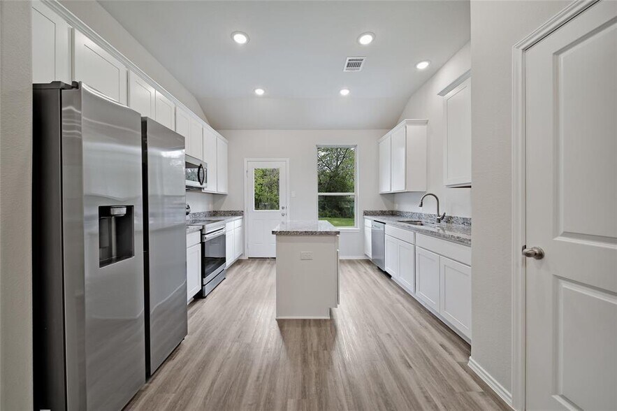 Kitchen - 16502 Piper Ln