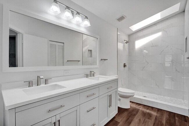 Building Photo - 9821 NW 5th Pl