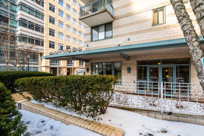 Building Photo - 851 N Glebe Rd