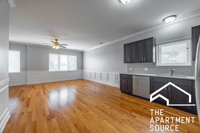 Building Photo - 738 N Avers Ave