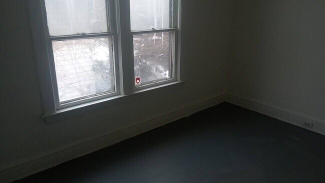 Building Photo - 441 Eddy Rd