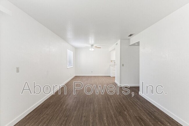 Building Photo - 2529 Greenwood Ln