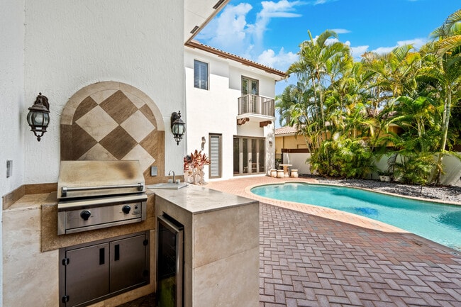 Building Photo - 17550 Circle Pond Ct