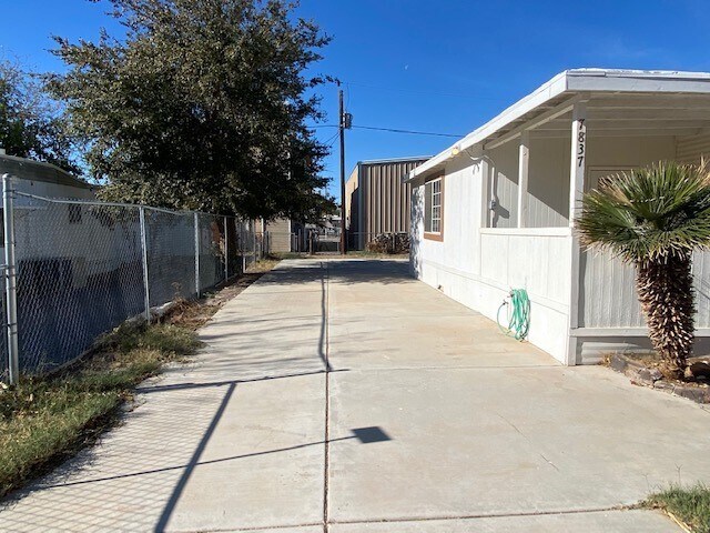 Building Photo - 7837 Mallard St