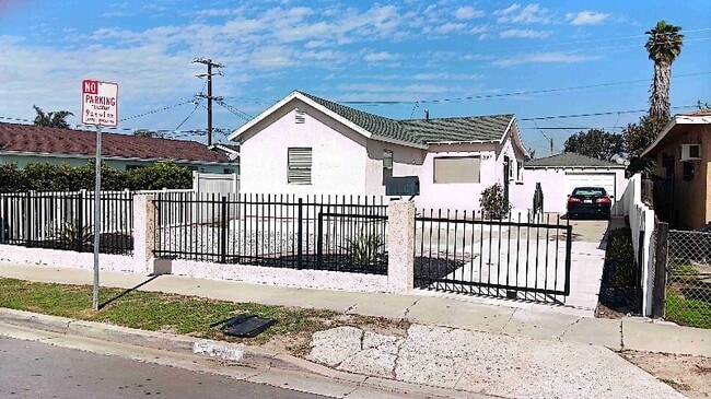 Building Photo - 941 W 133rd St