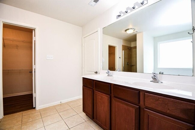 Building Photo - 10909 Panther Ct