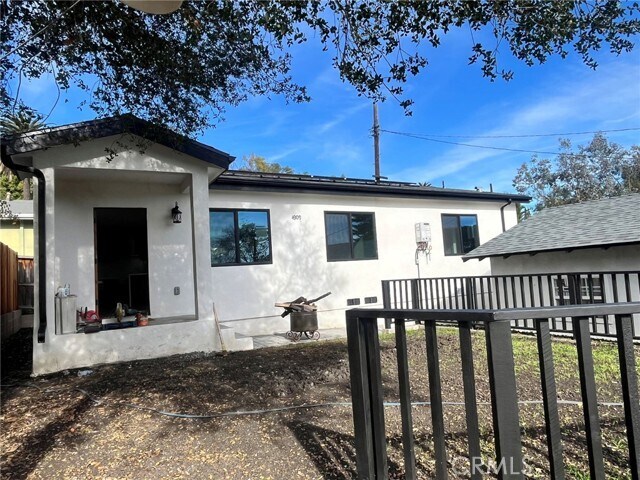 Building Photo - 4909 Aldama St