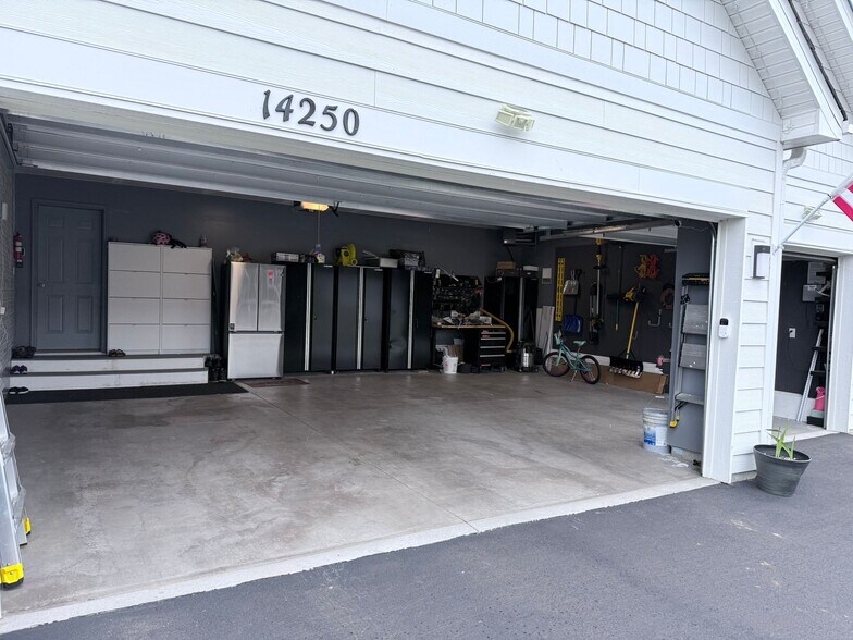 Building Photo - 14250 Cheshire Ln N