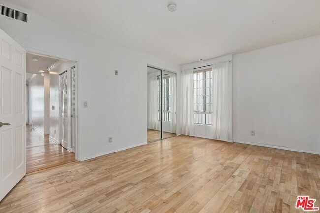 Building Photo - 1169 Wellesley Ave