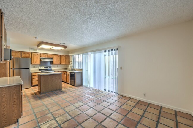 Building Photo - "Spacious 3-Bedroom Oasis with 1.5 Baths i...