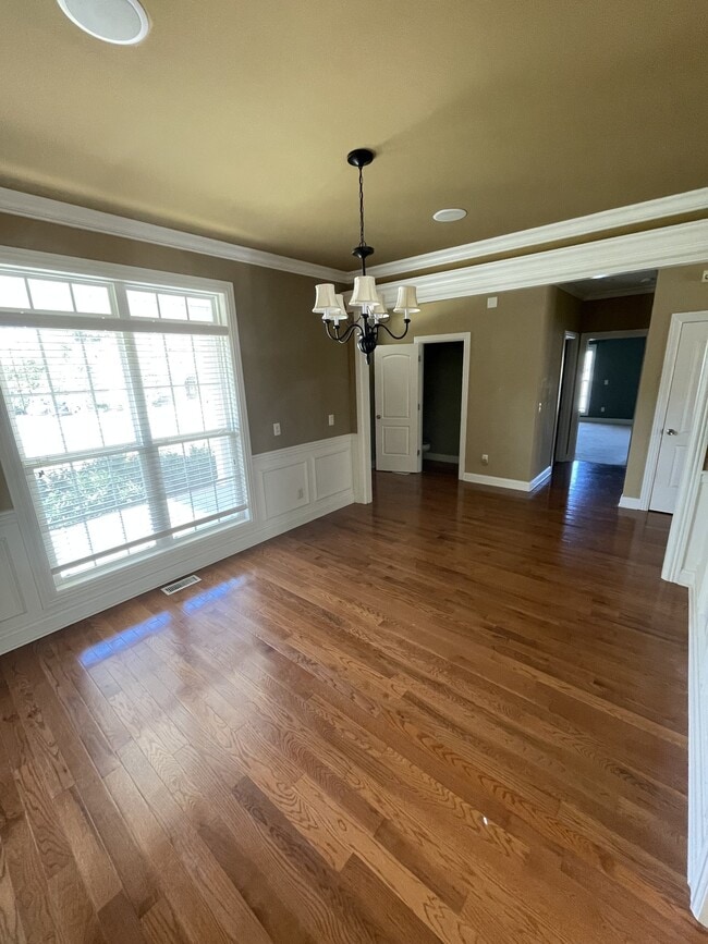 Building Photo - 426 Creekview Dr