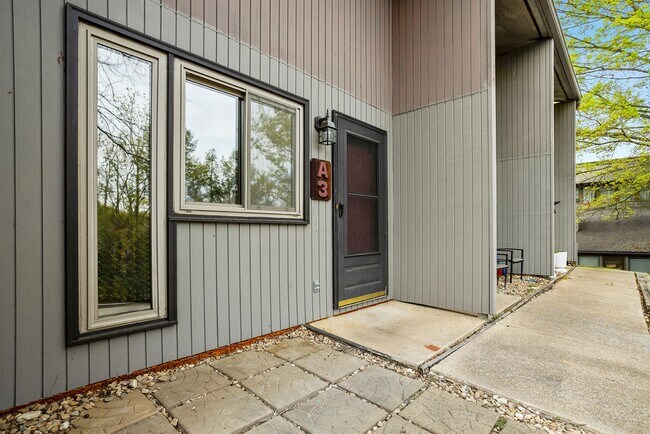Building Photo - 2 Bedroom 1 Bath Condominium Located in Johnson City, TN