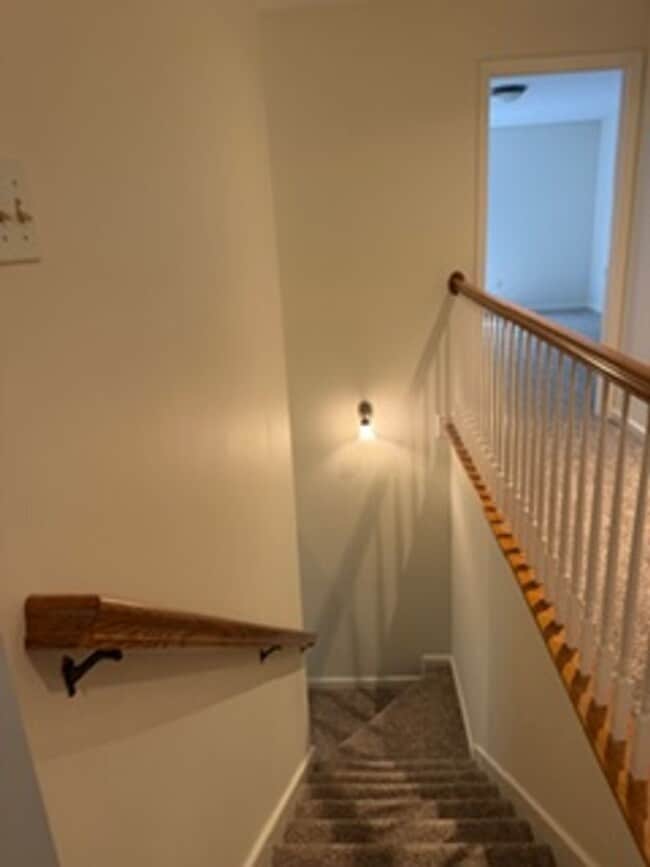Building Photo - Knoxville Lovell Road Area 3 Bedroom 2.5 Bath with Garage Lawn Maintenance and Trash Pick up incl...