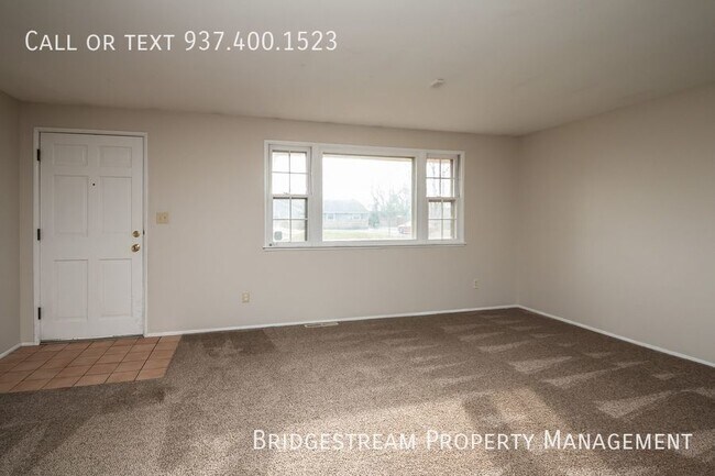 Building Photo - 3 bedroom, 1.5 bath ranch home with shed a...