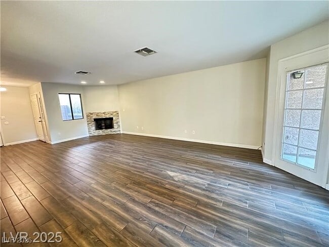 Building Photo - 3947 Delos Dr