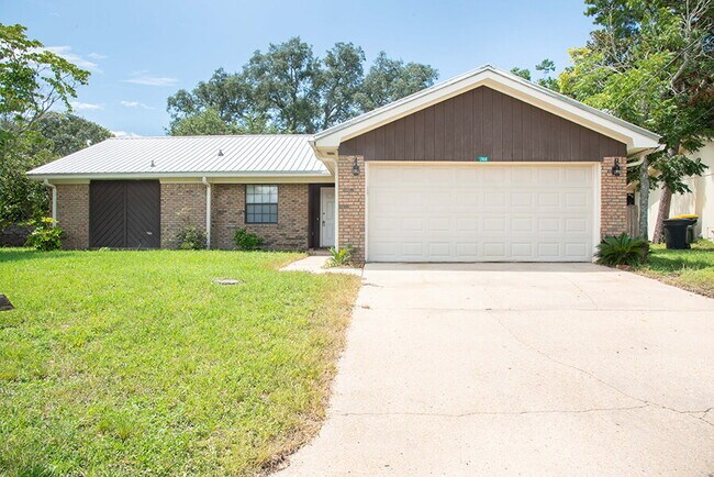 Primary Photo - "Charming 3-Bedroom Home in Fort Walton Beach!"