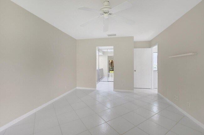 Building Photo - 21650 Coronado Ave
